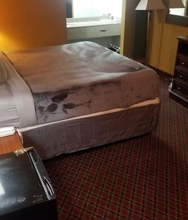 Hotel 2 Queens Hotel Room 130 Booking Stillwater Exterior foto