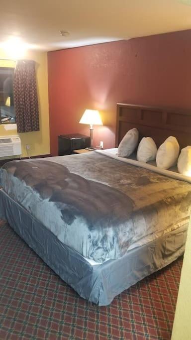 Hotel 2 Queens Hotel Room 130 Booking Stillwater Exterior foto