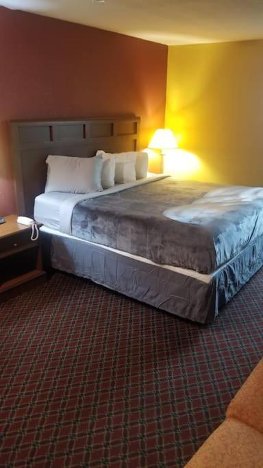 Hotel 2 Queens Hotel Room 130 Booking Stillwater Exterior foto